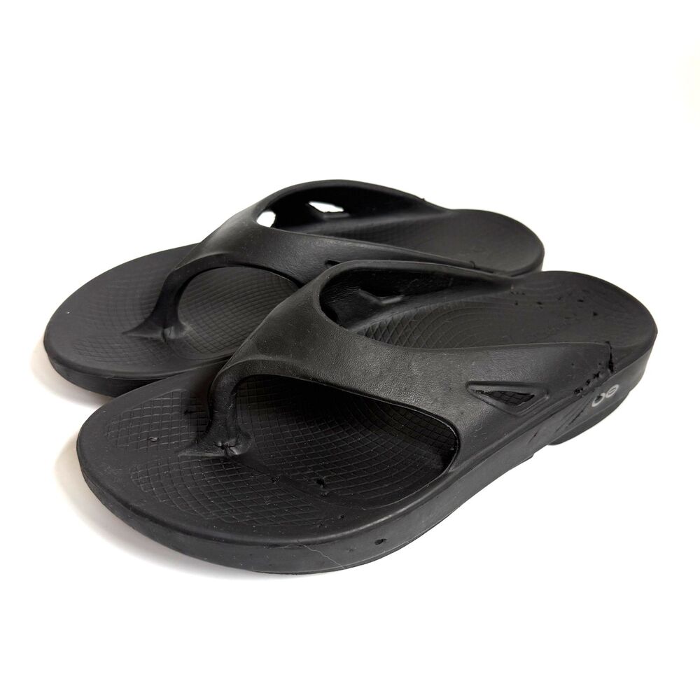 OOFOS Unisex Black Flip Flop Original Recovery Sandals Gym Water M6 W8